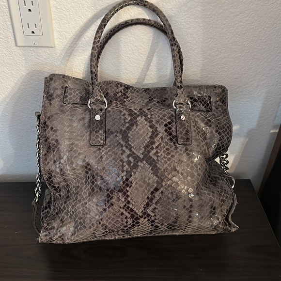 Michael Kors Large Hamilton Python-Print Tote - Picture 4 of 12